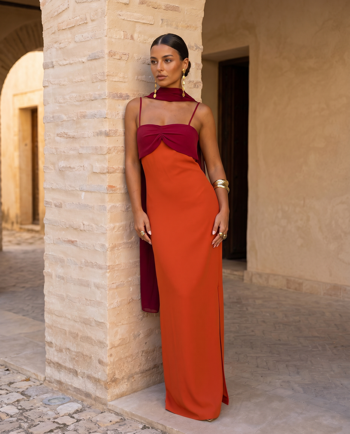 Zahara | Orange dress with a red neckline