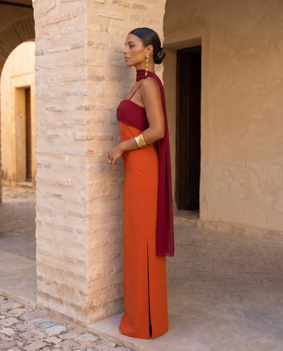 Zahara | Orange dress with a red neckline